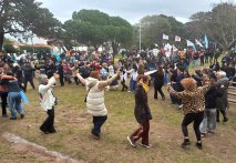 Santa Teresita -  IV marcha   Federal por la Educación Pública , discursos y reclamos a través del arte