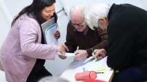 Se brindan talleres sobre alfabetización digital para adultos mayores en San Clemente