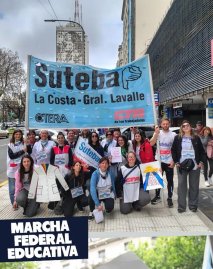 DOCENTES DE LA COSTA MARCHARON EN DEFENSA DE LA EDUCACIÓN, LA SOBERANÍA Y LA DEMOCRACIA